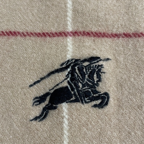 Burberry London Plaid Lap Cover - Picture 2 of 8